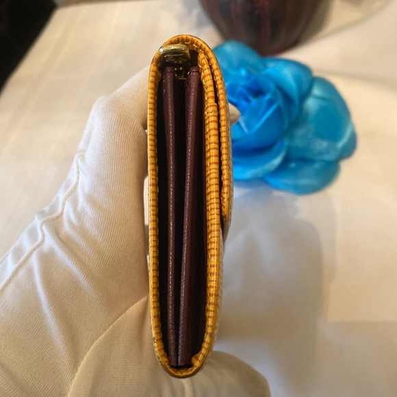 Louis Vuitton Sarah Wallet - Picture 3 of 10